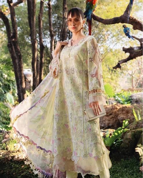 Maria B Luxury Lawn Embroidered 3 piece Unstitched
